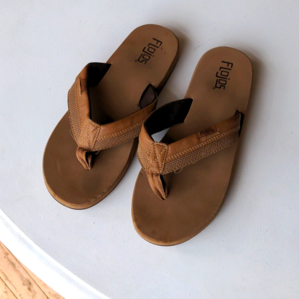 Boys Flojos flip flops size 5